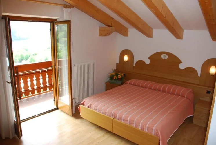 Standard Double room with lake view