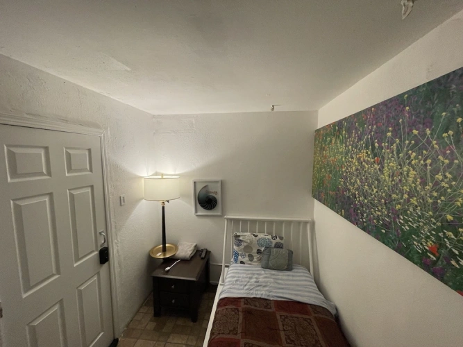 Economy room