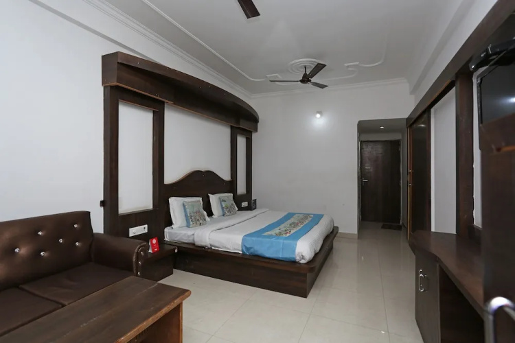OYO 5239 Hotel Satya Shree