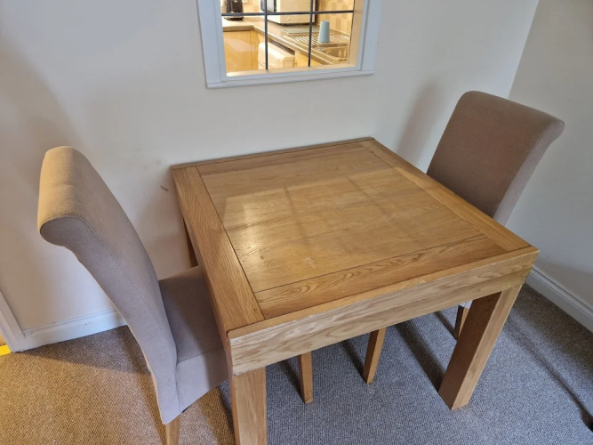 2 Bed Flat - Sleeps 4 - Parking - Wifi
