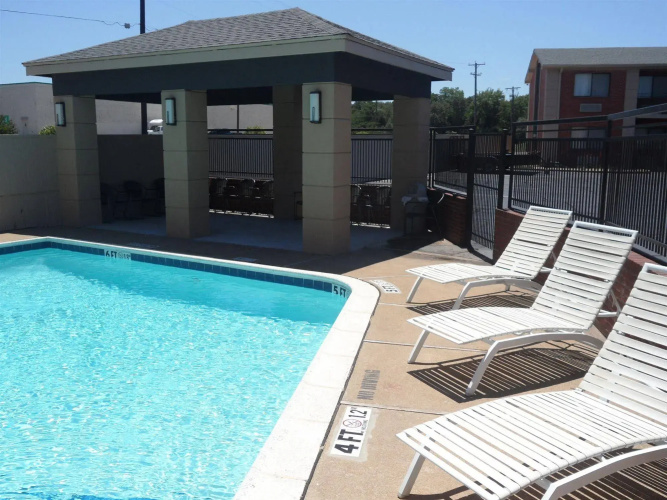 12 Oaks Hotel
