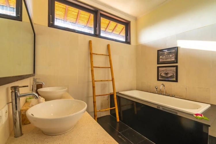 4 Bedrooms Luxury Villa beachfront
