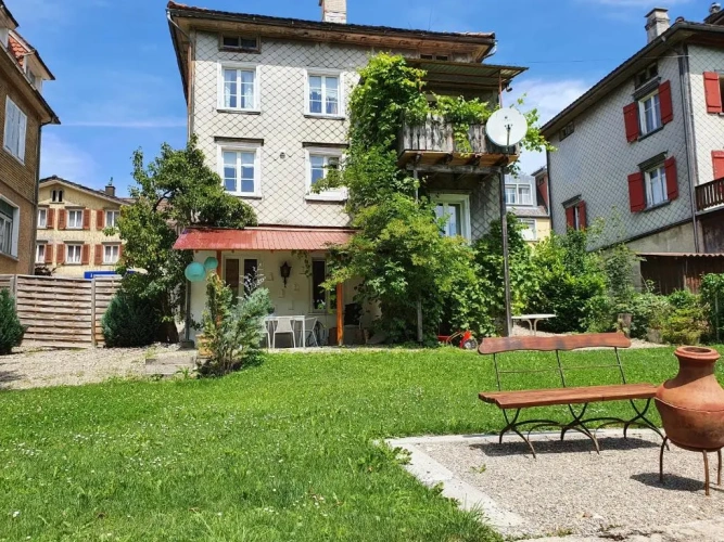 3 Bedrooms Apartment