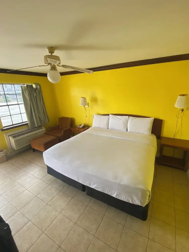 Evergreen Plaza Inn