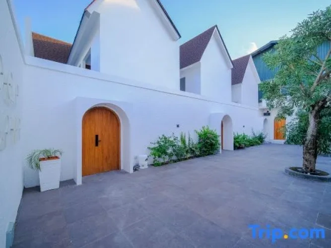 4 Bedrooms Villa