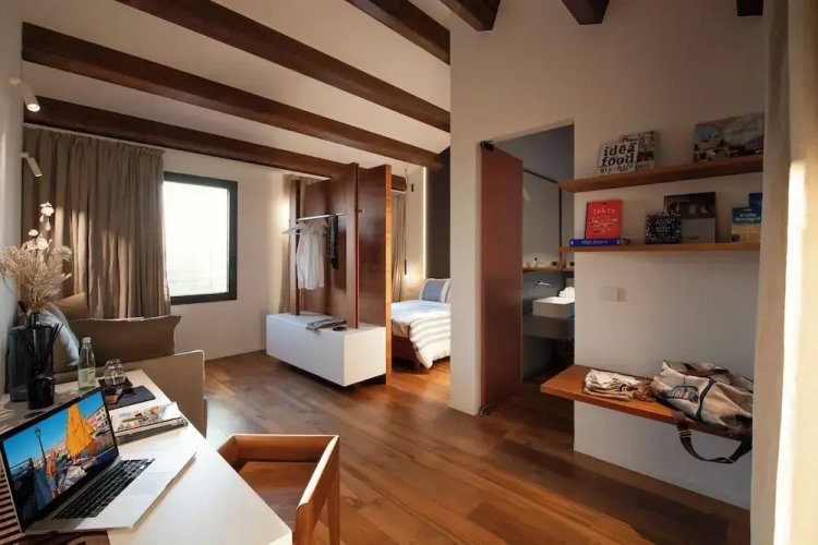 Junior Suite with courtyard view