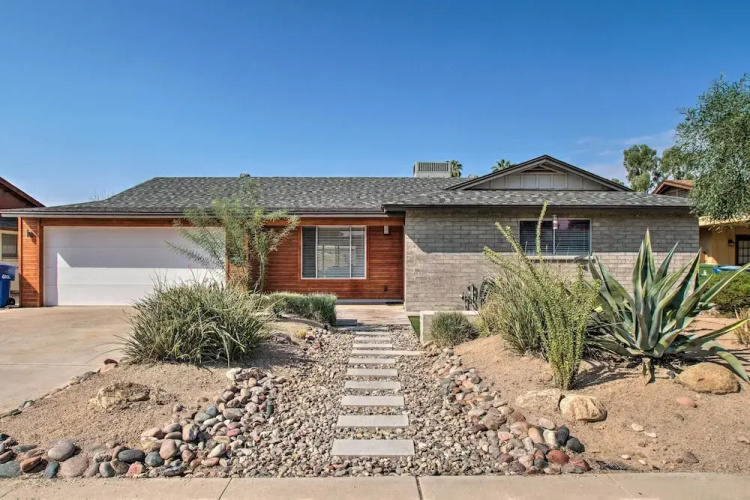 Fire Pit, Heated Pool: Central Tempe Escape!