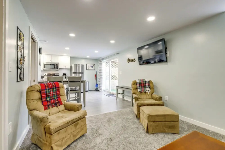 Close to Colleges: Worcester Apt w/ Lake Access!