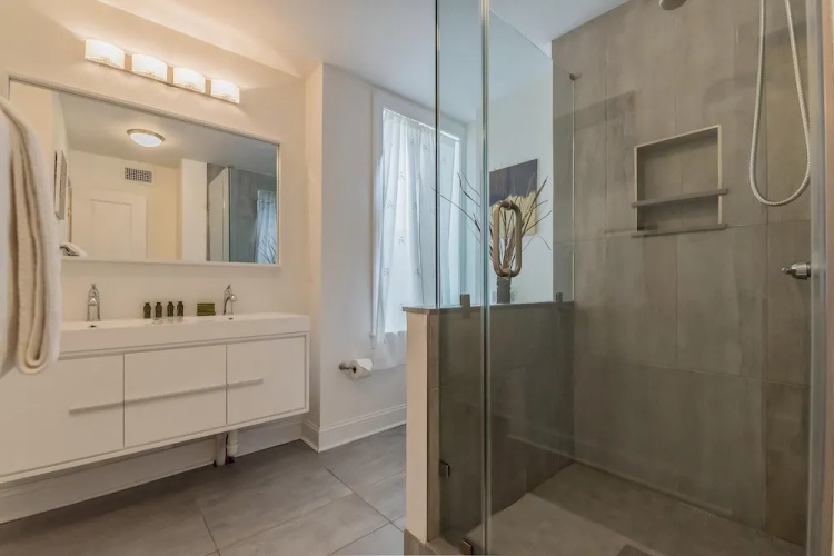 2439 Grays Ferry