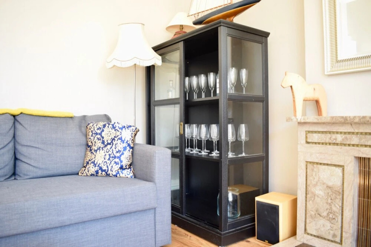 2 Bedroom Traditional Edinburgh Flat