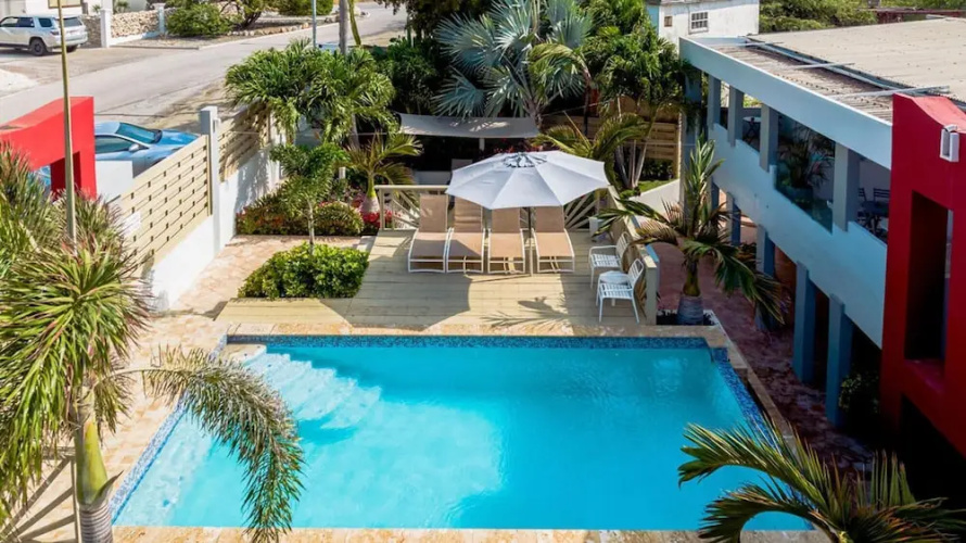 Relaxing Central Bright Shared Pool Garden