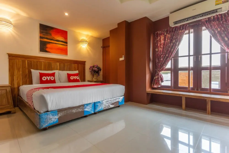 OYO Yellow Tique Hotel