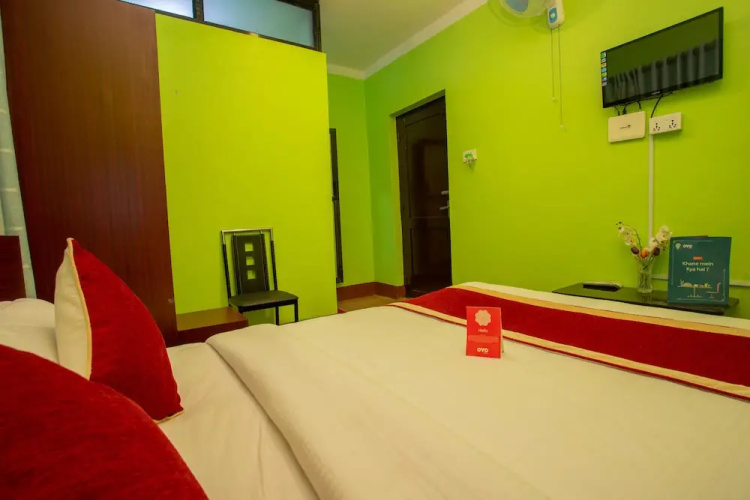 Oyo 146 Somewhere Hotel & Restaurant