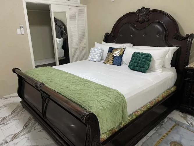 360 Rokview Suites