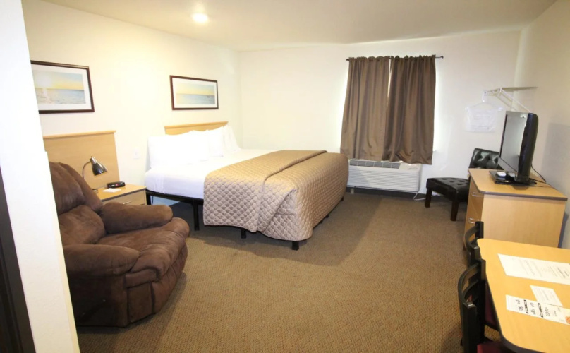 Amelia Extended Stay & Hotel