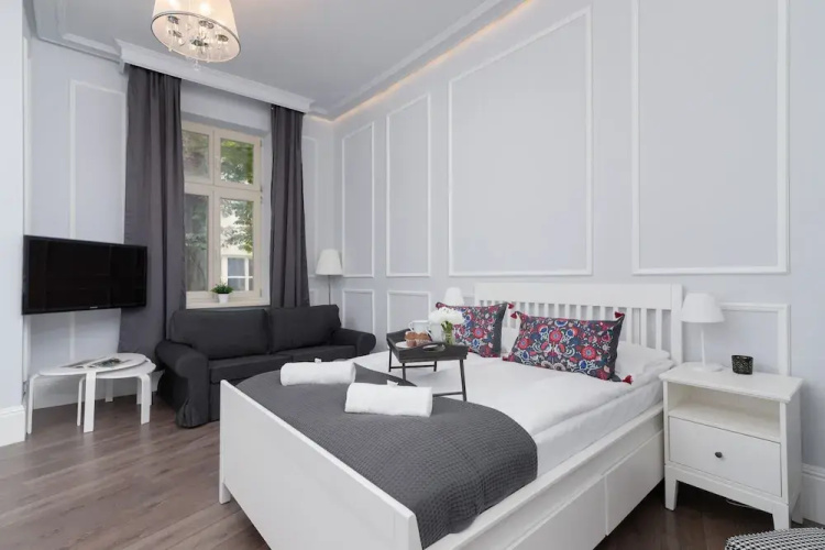 Czapskich Apartment by Renters