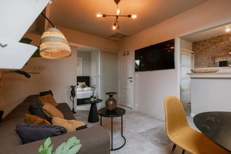 Chic Rooftop Apartment in Antwerp s Shopping hub