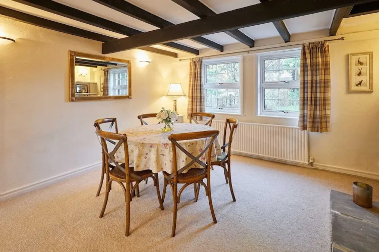 Host Stay Ailsa Cottage