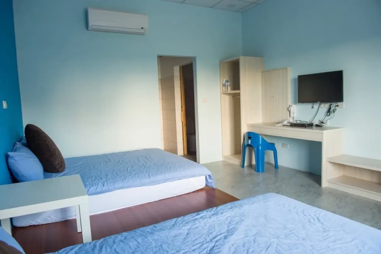 Classic Quadruple room with view