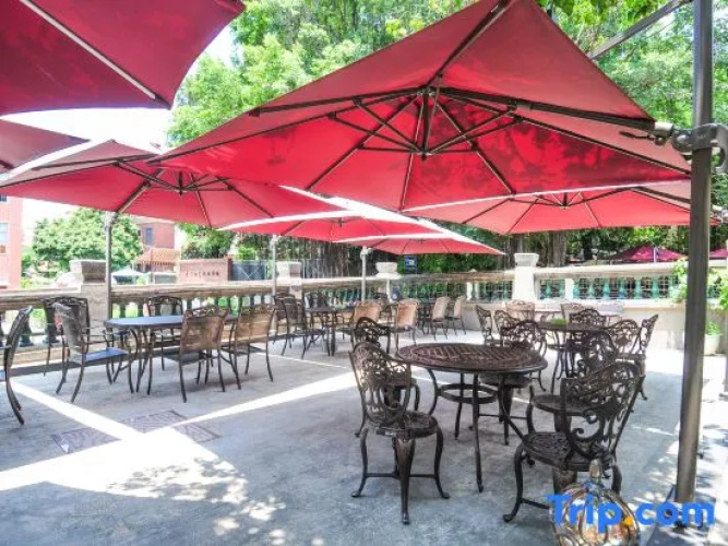 92 Castle Villa Hotel