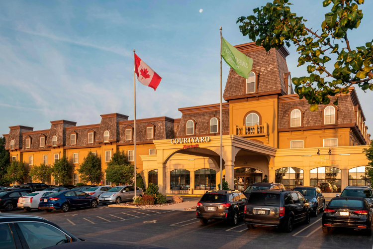 Courtyard By Marriott Waterloo St. Jacobs - 키치너