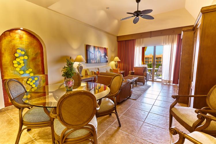 1 Bedroom Deluxe Suite