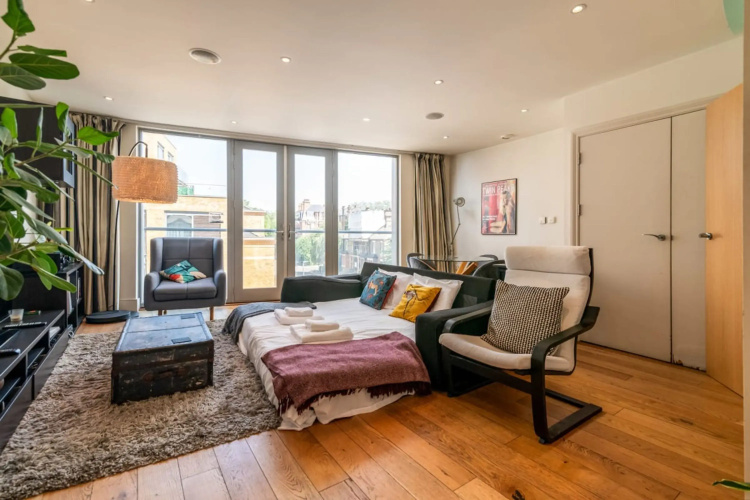 Bright & Spacious Battersea Flat