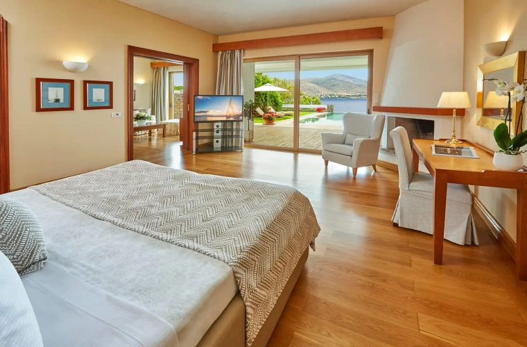 Executive Private Pool Suite