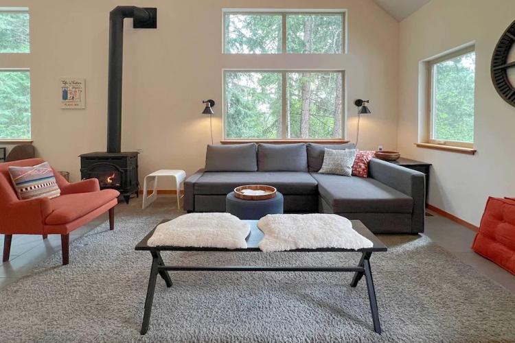 Modern Beaver Valley Cabin w/ Hot Tub & Games!