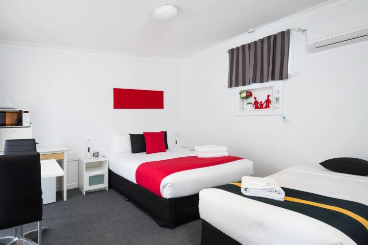 Standard Triple room