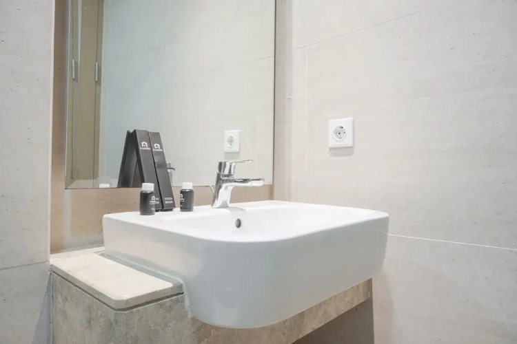 Fancy Designed Studio At Gold Coast Apartment