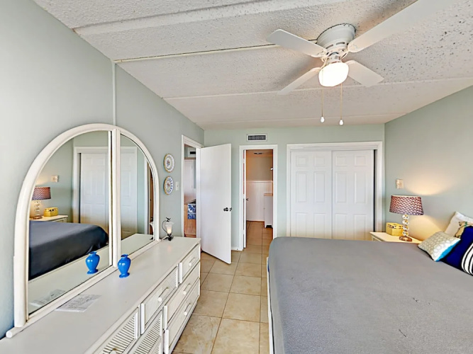 5570 Gulf Blvd Condo Unit 203 - 2 Br condo by RedAwning