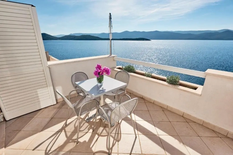 1 Bedroom Apartment with balcony and with sea view