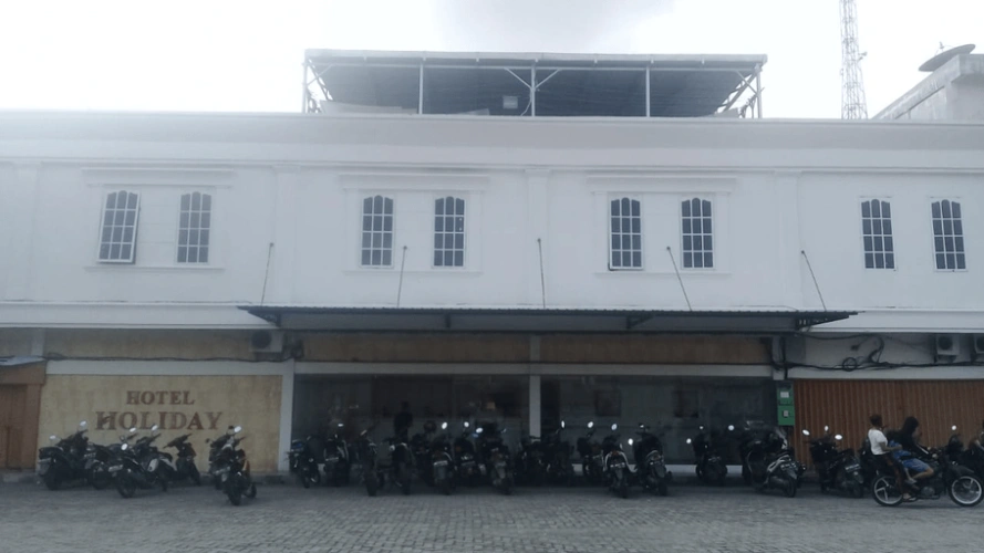 Holiday Hotel