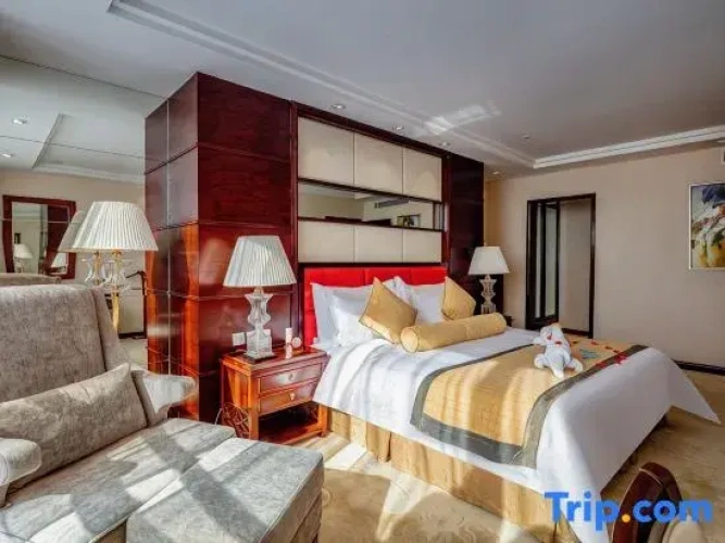 Deluxe Suite