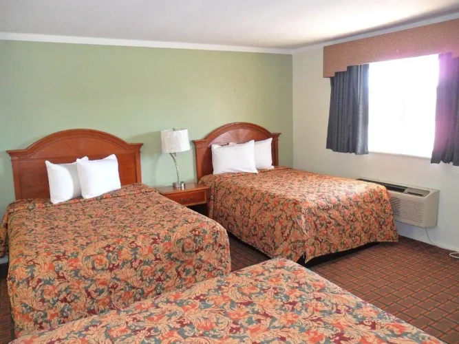 Standard Triple room