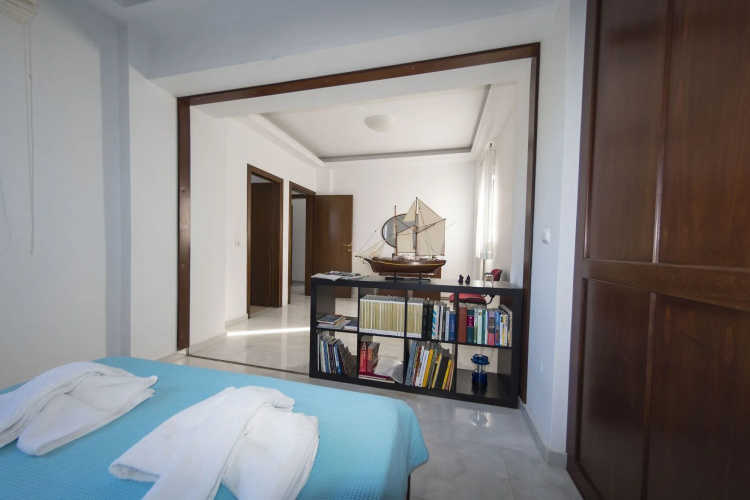 Jiannis House