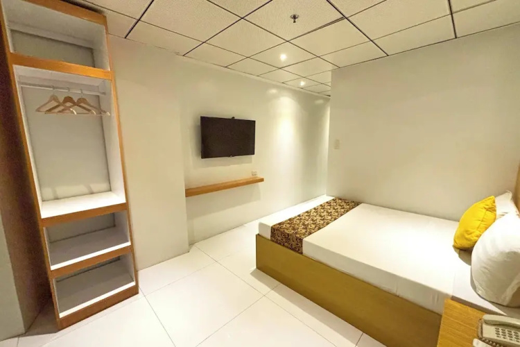 LuxeLite Suites Pasay