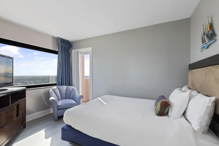 Private 3BR's at Palms by Hosteeva