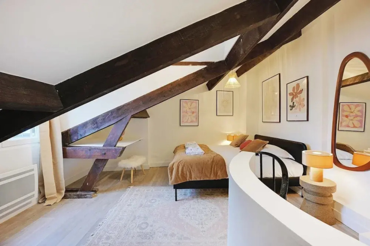 Charming Duplex in Marais for 2 People