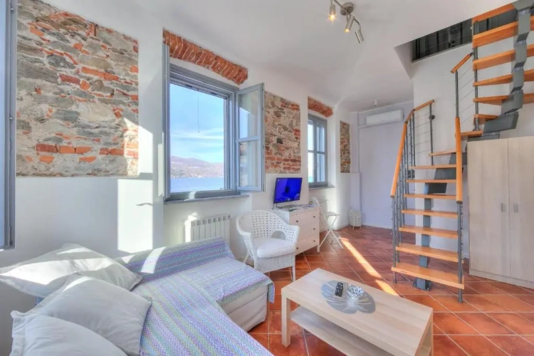 Apartment with lake view