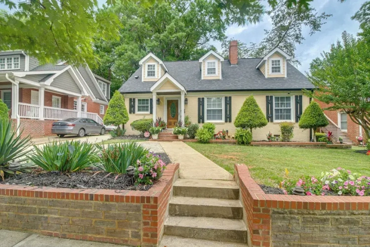 4 Bedrooms Cottage