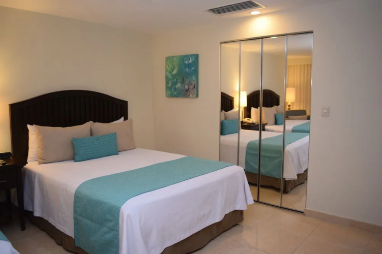 Astur Hotel y Suites