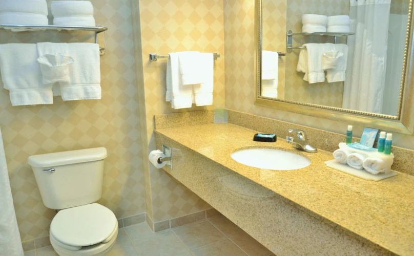 Holiday Inn Express & Suites Center Township by IHG
