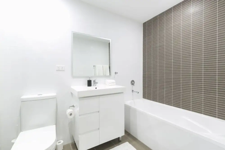 3 Bedrooms Apartment