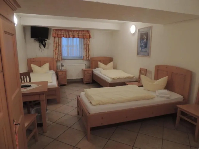 Standard Triple room
