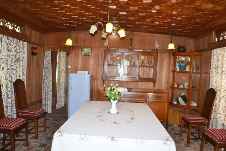 New Peony Houseboat