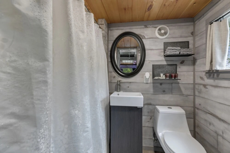 Stunning Modern Tiny Home W/grill
