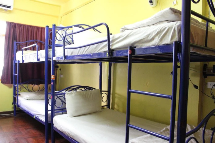Home Hug Hostel - Adults