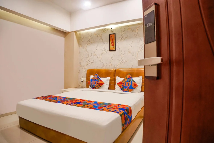 Fabhotel Divine Casa